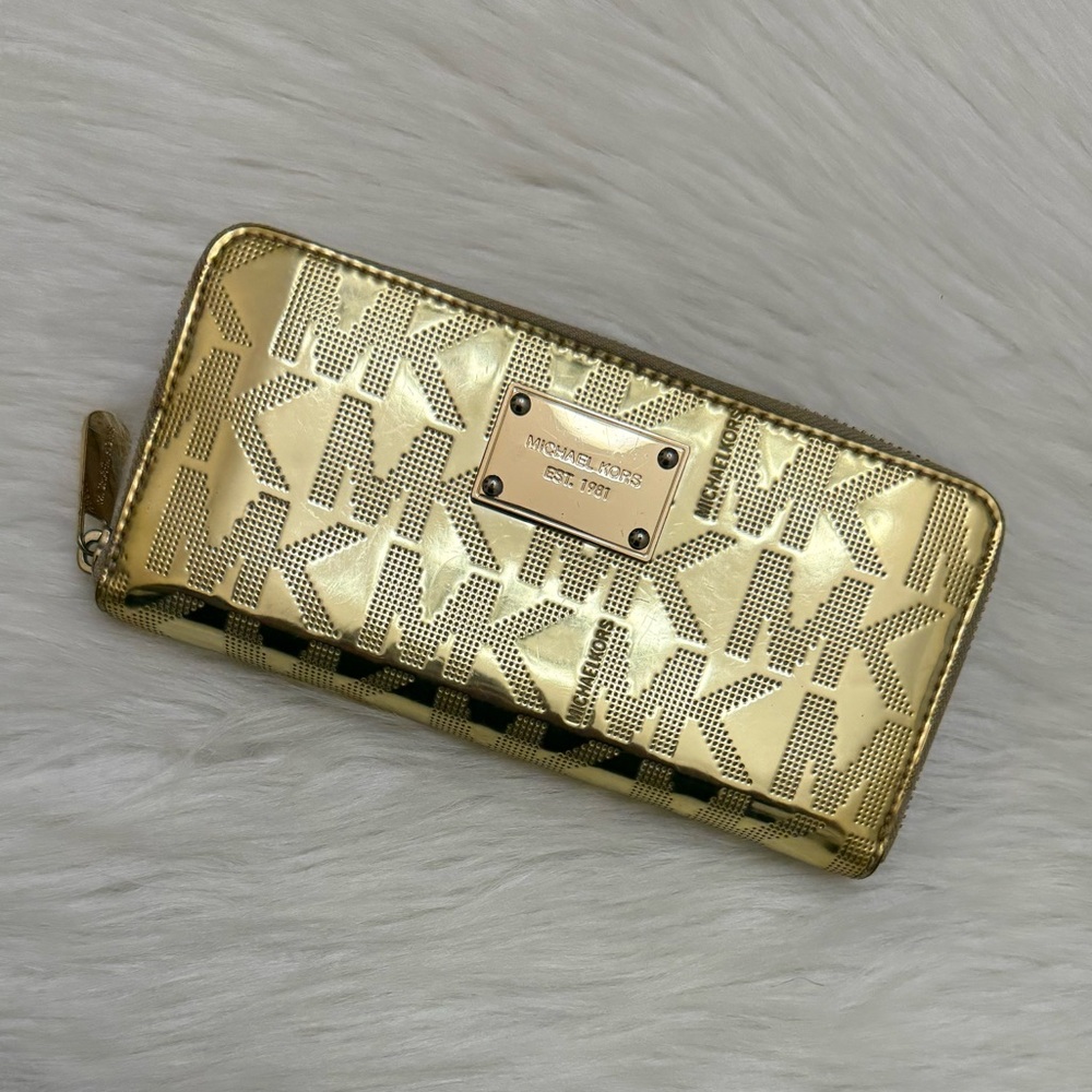 MICHAEL KORS - METALLIC GOLD PATENT LEATHER LONG JET SET CONTINENTAL ZIP WALLET - Picture 3 of 15